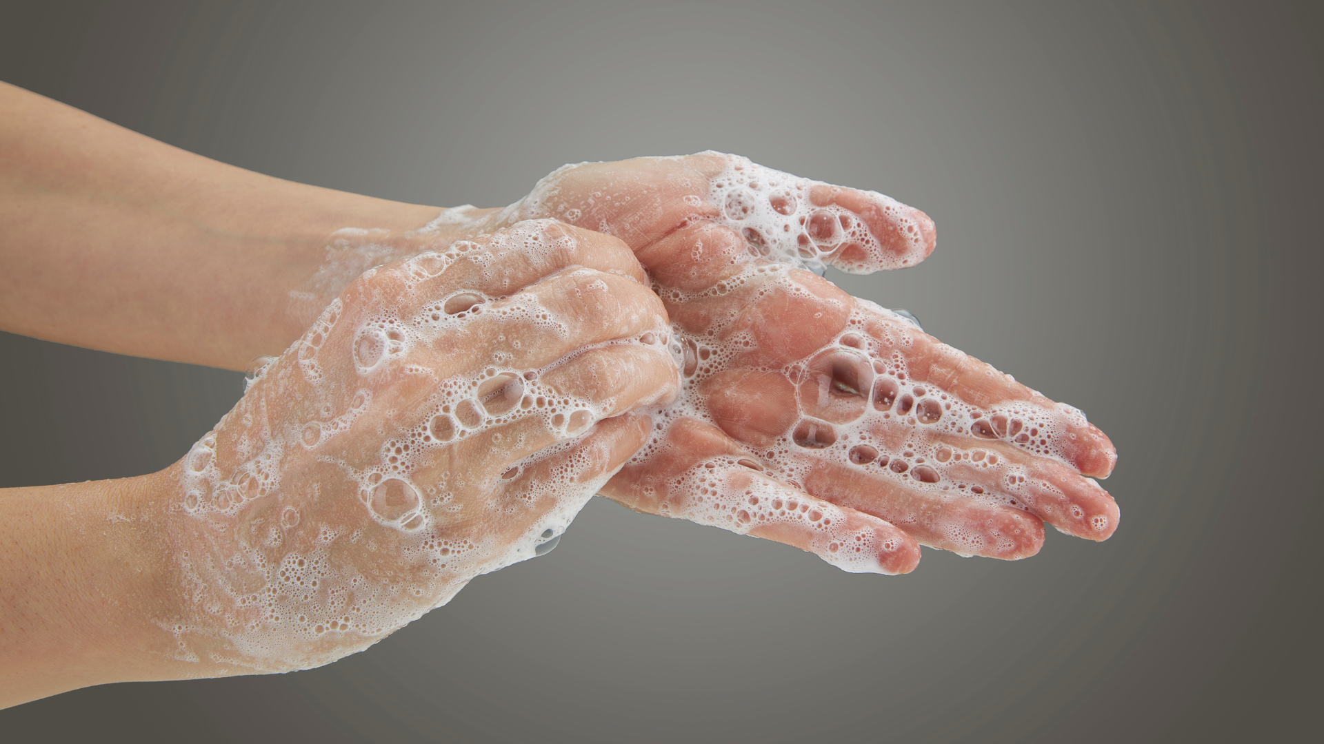 Higienização das mãos em locais públicos: como evitar a contaminação de dispensers?